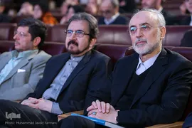 مراسم رونمایی از مجموعه دوازده جلدی گام به گام با امام 
