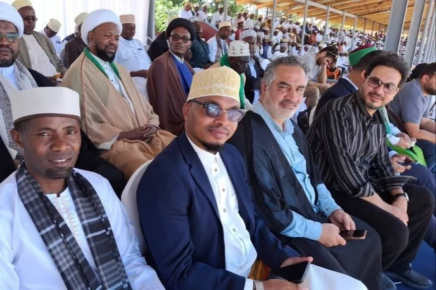 Mengadakan perhimpunan al-Quran di Stadium Sukan 