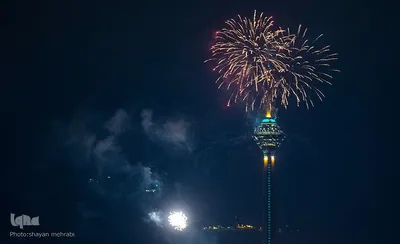 نورافشانی جشن پیروزی انقلاب اسلامی در میدان آزادی