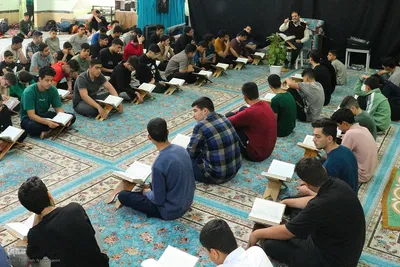 محفل بندگی نوجوانان نایینی در اعتکاف دانش‌آموزی