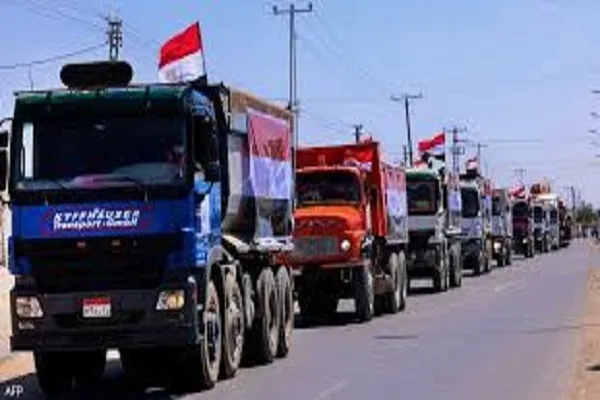 Misirli humanitar yardım daşıyan yük maşınları Qəzzaya yola düşdü