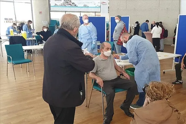 Almanya'da DİTİB Köln Merkez Camisinde Kovid-19'a karşı 1450 kişi aşılandı