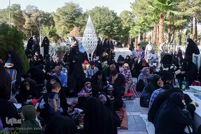 دعای عرفه در گلستان شهدای اصفهان