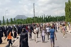 Nigerianische Polizei schießt auf Hussaini-Trauer / 6 Märtyrer + Fotos