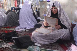 نماز عیدسعید فطر درجوار حرم حضرت امامزاده حسن(ع)