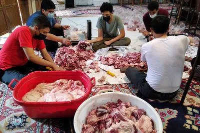تهیه و توزیع گوشت نذری بین نیازمندان در عید قربان - شیراز