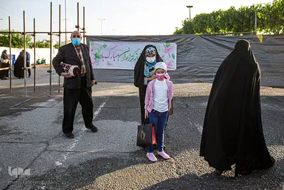 Gebet zum Fest des Fastenbrechens im Schrein von Abdul Azim Hasani (as)