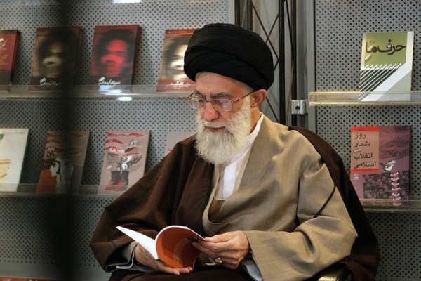 بررسی نقش آیت‌الله سیدعلی خامنه‌ای در زنده نگه داشتن زبان و ادبیات فارسی