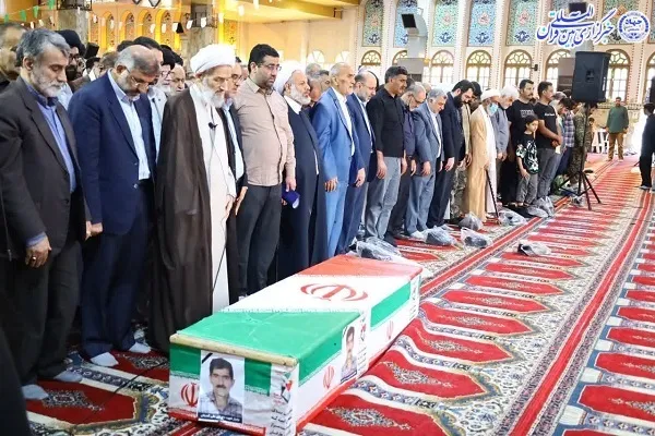 اقامه نماز مردم ساری برپیکر مطهر جانباز شهید «نورعلی قدبنان»