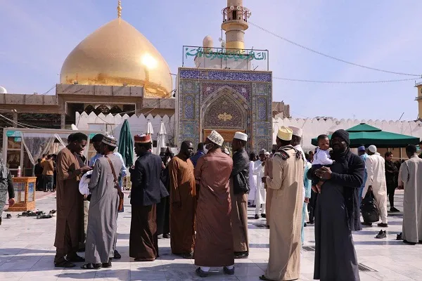 العراق: العتبةُ العبّاسية تنظّمُ برنامجاً دينيّاً لطلبة العلوم الدينيّة الأفارقة + صور