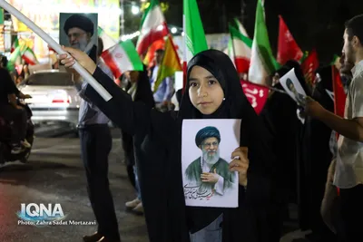زنجیره مردمی حمایت از عفاف و حجاب در میدان شهدای اصفهان