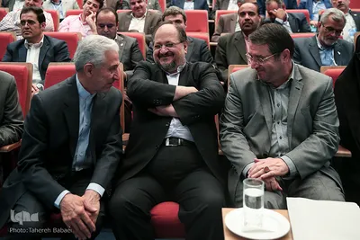 از راست رضا رحمانی، وزیر صنعت، معدن و تجارت، محمد شریعتمداری، وزیر تعاون، کار و رفاه اجتماعی و منصور غلامی، وزیر علوم، تحقیقات و فناوری در نشست روسای دانشگاه‌های سراسر کشور