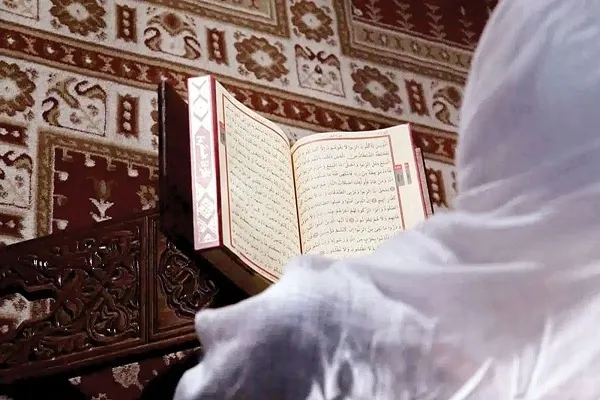 قطر: ثمانينية تحفظ 15 جزءاً من القرآن الكريم