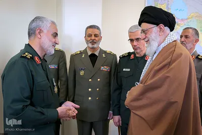 اعطای نشان عالی ذوالفقار به فرمانده نیروی قدس سپاه