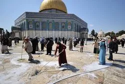 Wapalestina wausafisha Msikiti wa Al-Aqsa kabla ya Ramadhani