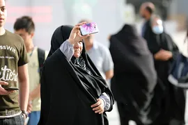 اهتزاز پرچم حضرت سیدالشهدا در میدان امام حسین علیه السلام