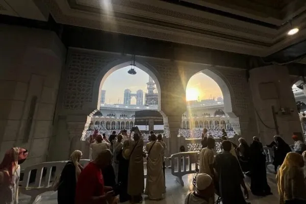   دفن بعضهم في مكة… كم بلغ عدد الوفيات بين الحجاج الإيرانيين؟