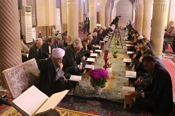 د ایران په یوازې فارس ولایت کښې هره ورځ اووه زره قرآني محفلونه جوړیږي