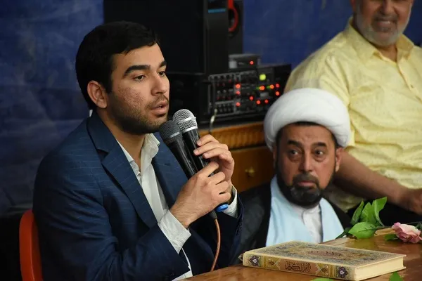 نخبه ایرانی در جمع خوجه‌ها و اباضی‌ها