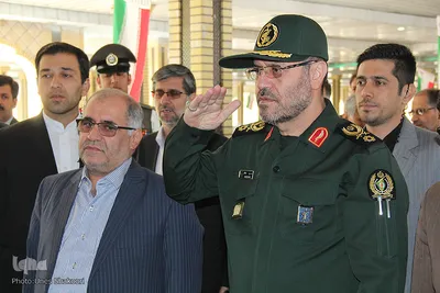 ادای احترام وزیر دفاع به شهدای گلگون کفن ـ زنجان