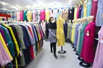فاطمه بیت‌سیاح، 34 ساله، 5 سال است که در بازار کار می کند. او می‌گوید: پس از اتمام لیسانس، موفق به یافتن شغل متناسب با رشته تحصیلی‌ام نشدم ولی برای تامین نیازهای شخصی خودم به کار در مانتو فروشی مشغول شدم.
 فاطمه ایجاد شغل برای بانوان را نیاز جامعه می‌داند.