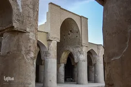 
افراشته فیروزه‌ای؛ مسجد تاریخانه‎‎ دامغان
