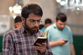 مراسم معنوی اعتکاف در مسجد جامع بازار تهران