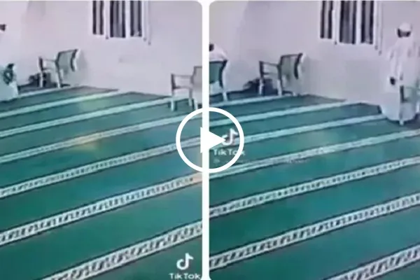 شاهد ...المصحف ينقذ مواطناً سودانياً داخل مسجد من الموت بأعجوبة