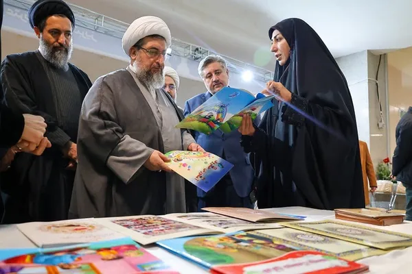 بازدید امام جمعه تبریز از نمایشگاه قرآن