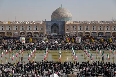 راهپیمایی یوم الله ۲۲ بهمن در میدان امام (ره) اصفهان