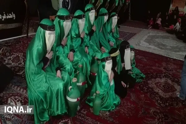 کودکان به یاد رقیه(س) در جوار آستان امام‌زاده جعفر(ع)+ تصاویر