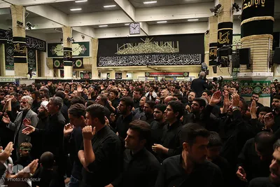 مراسم عزاداری شب عاشورای حسینی در حسینیه امام‌خمینی(ره)