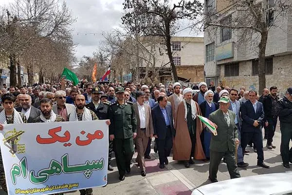 جوانان خود را برای مسئولیت‌های سنگین توانمند کنند