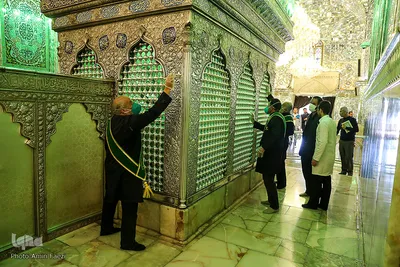 ضدعفونی كردن مستمر ضریح و صحن حرم مطهر شاهچراغ(ع)