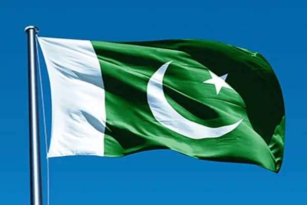 Pakistan'da Fransa'nın İslam karşıtı açıklamalarını protesto sürüyor