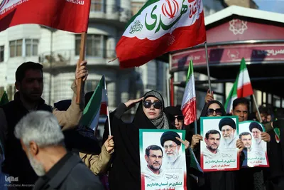 تشییع پیکر دریابان شهید «علیرضا تنگسیری» در میدان انقلاب