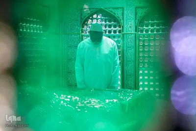 غبارروبی ضریح مطهر حضرت رضا(علیه‌السلام)