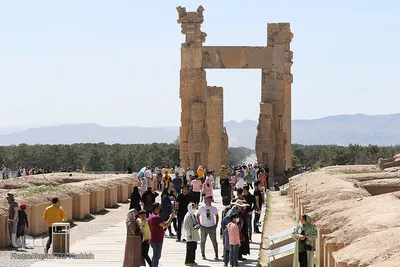 بازدید مسافرین نوروزی از مجموعه جهانی تخت جمشید‎‎