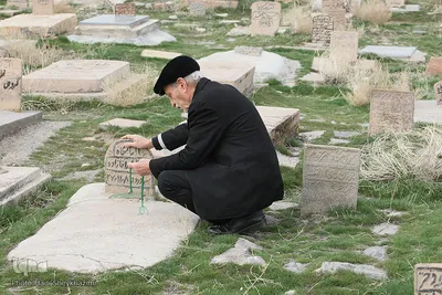 زیارت اهل قبور مردم تبریز در آخرین پنج شنبه ی سال 