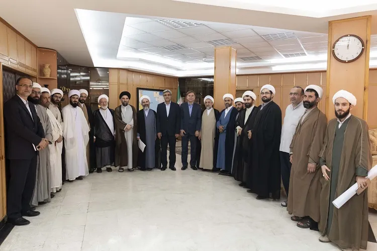امروز نیازمند وحدت و انسجام هستیم