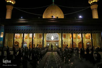 مراسم شام غریبان و لاله گردانی خادمین حرم شاهچراغ (ع)