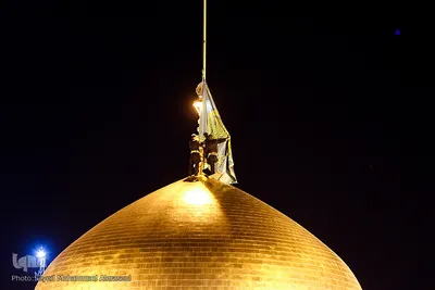 تعویض پرچم گنبد حرم امام رضا(ع)‎