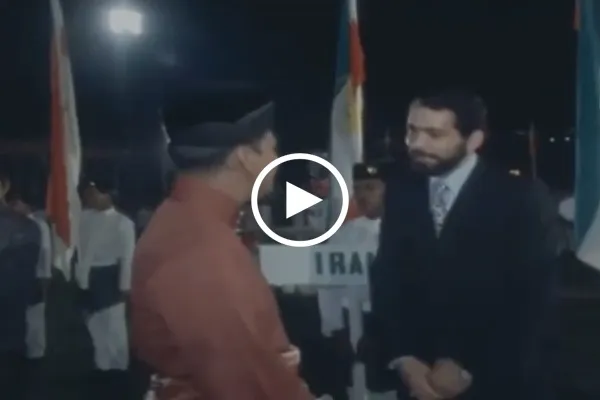 فيديو قديم لمشاركة القارئ الإیراني الراحل 