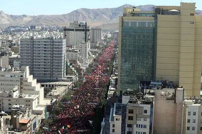  تشییع پیکر مطهر رهبر شهید در مشهد مقدس