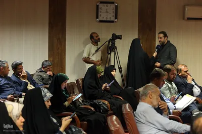 آیین رونمایی از ترجمه عربی مجموعه چهل جلدی «چلچراغ حکمت»