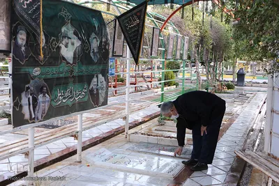 حضور فرمانده سپاه قدس در گلزار شهدای شیراز‎‎