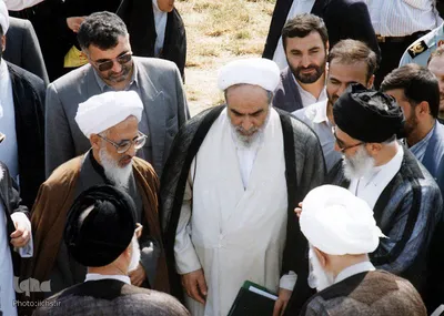سیدعلی خامنه‌ای از تولد تا رهبری