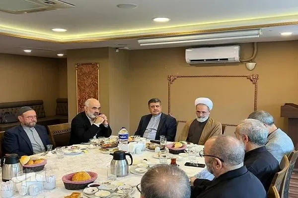 آیت‌الله اعرافی په ترکیې کې له عالمانو سره د فلسطین  او سیمې پر خبرو وغږید