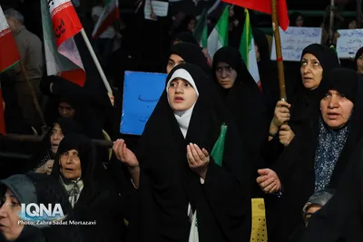 زنجیره مردمی حمایت از عفاف و حجاب در میدان شهدای اصفهان