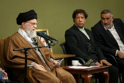 دیدار جمعی از شاعران و اهالی فرهنگ و ادب فارسی با ر هبر معظم انقلاب